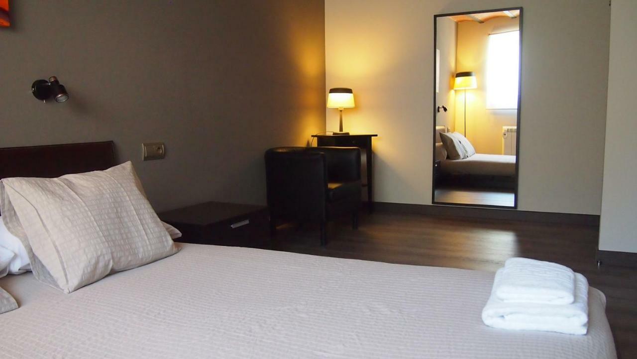 Mas Pinoses Guest House Les Llosses Phòng bức ảnh
