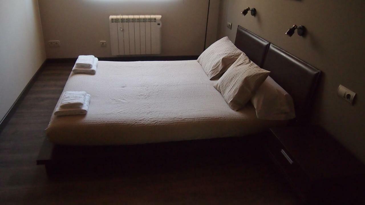 Mas Pinoses Guest House Les Llosses Phòng bức ảnh